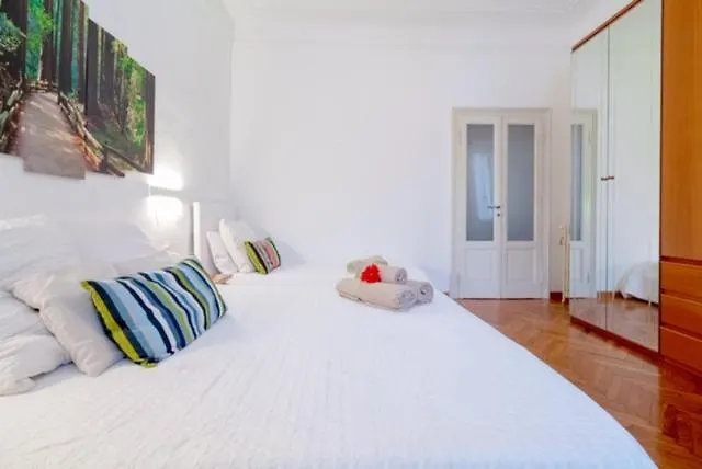 Alessia's Flat- Loreto 2 ميلان